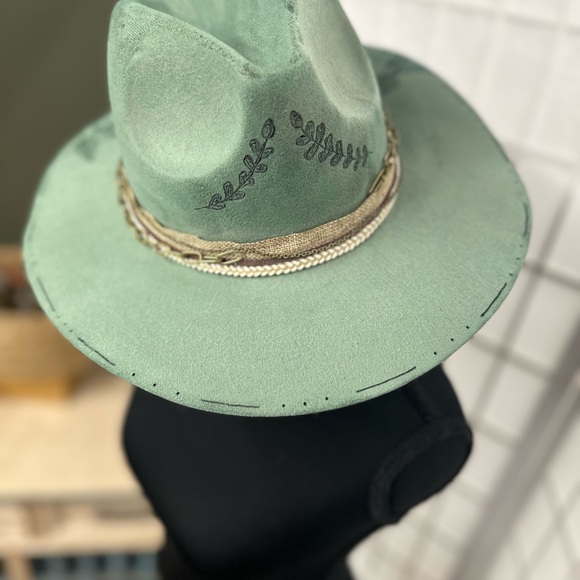 Elegant Green Women's Fedora with Artistic Pattern - Picture 4 of 5